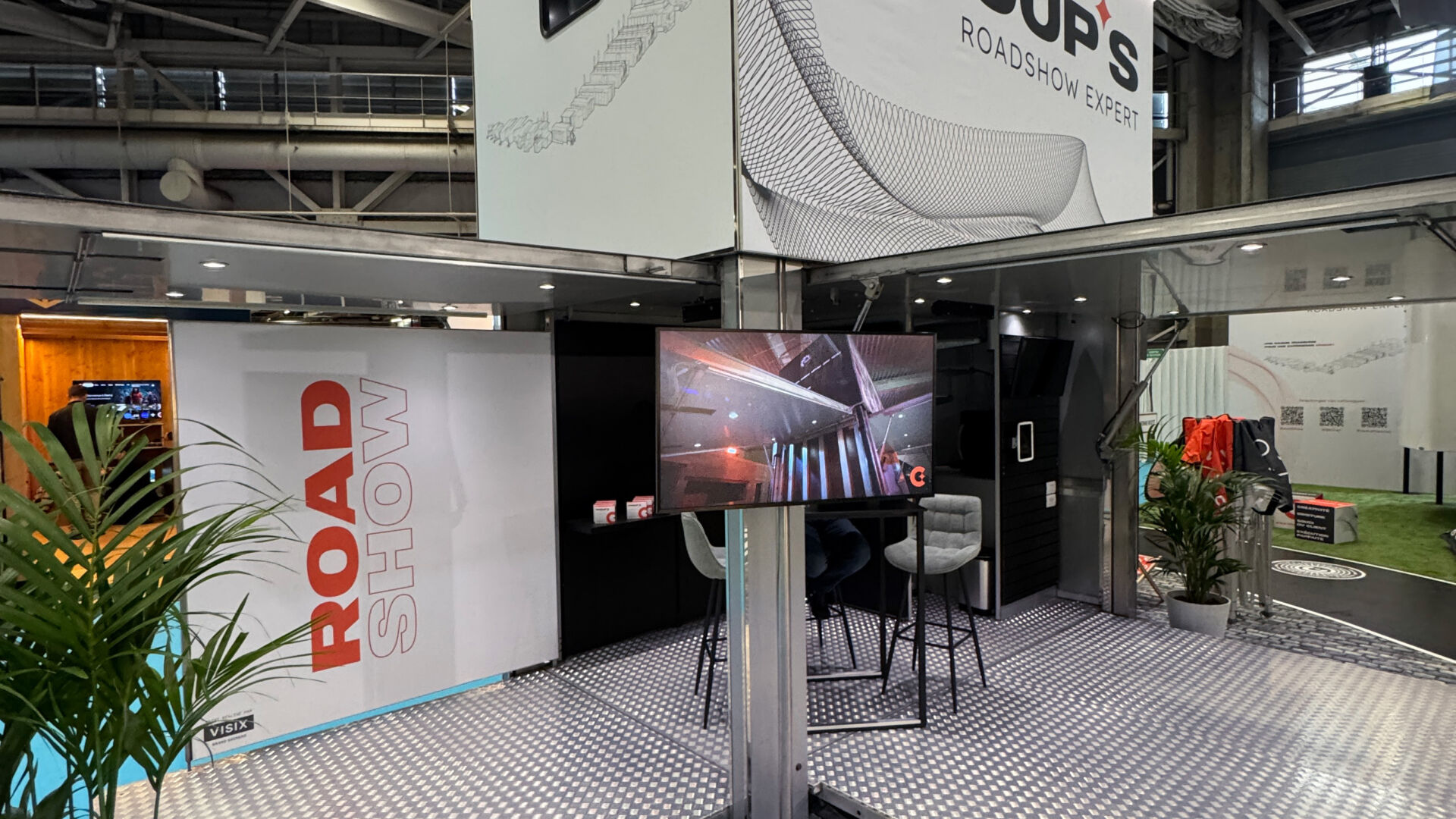 Choups Stand heavent paris 2025 03