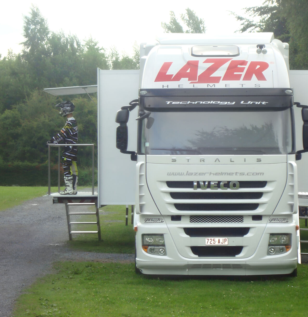 Choup une semi-remorque vitrine pour lazer – Choup’s
